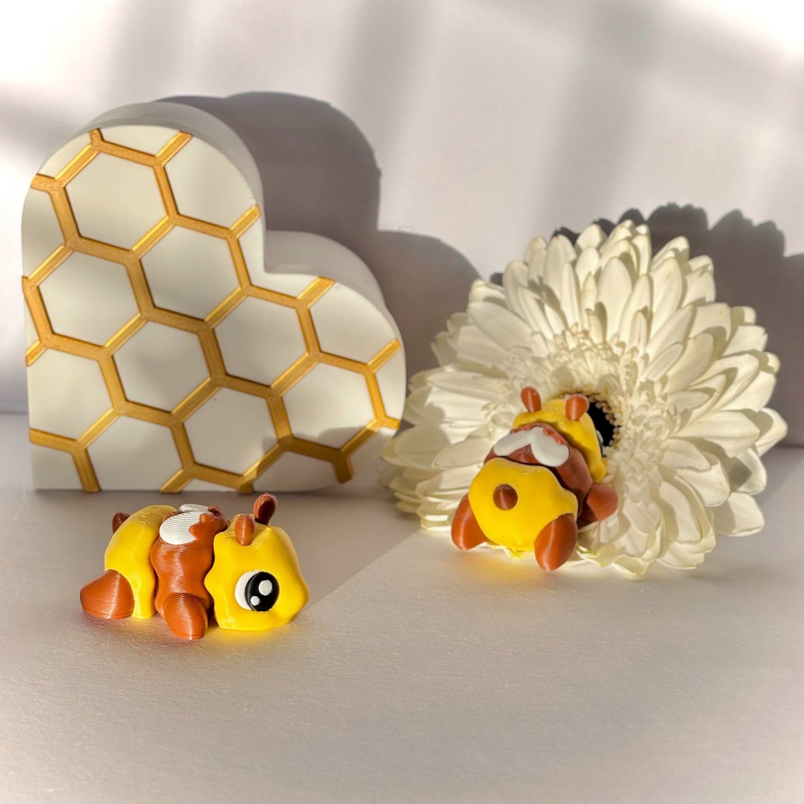 Sevimli Arı Figürü - Koleksiyonluk Mini Heykel