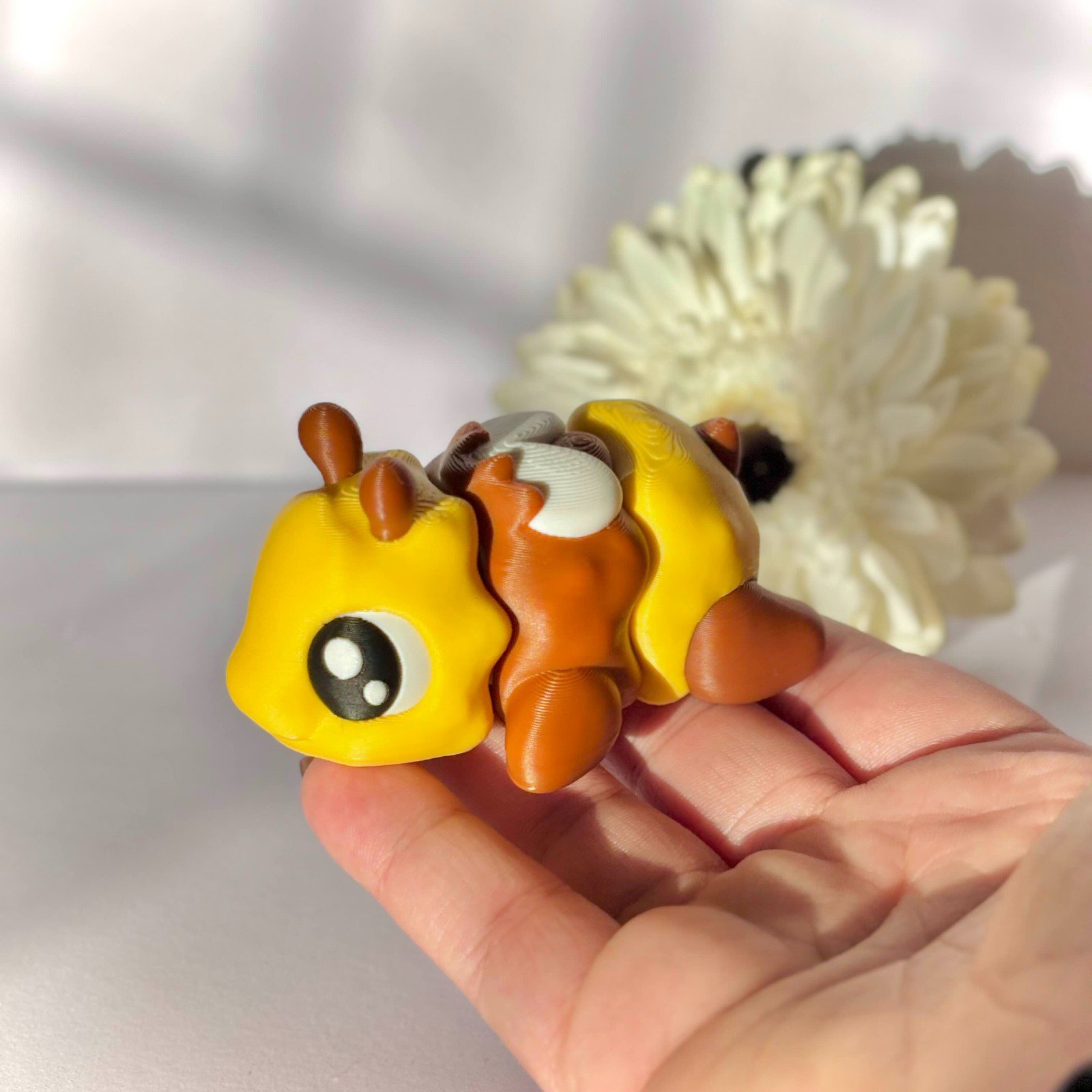 Sevimli Arı Figürü - Koleksiyonluk Mini Heykel