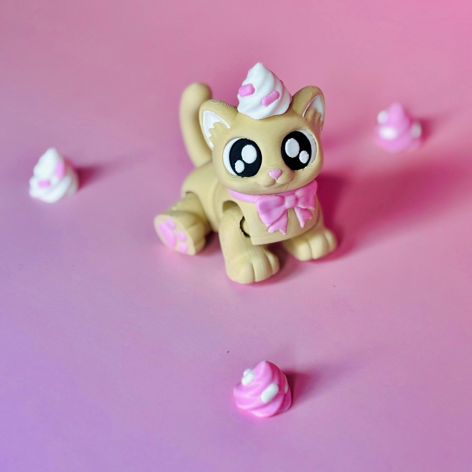 Büyüleyici Pastel Kedi Figürü - Sevimli ve Renkli